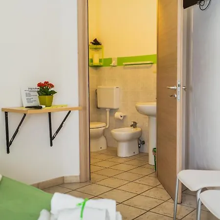 לינה וארוחת בוקר Scoglio Di Pirro 3*