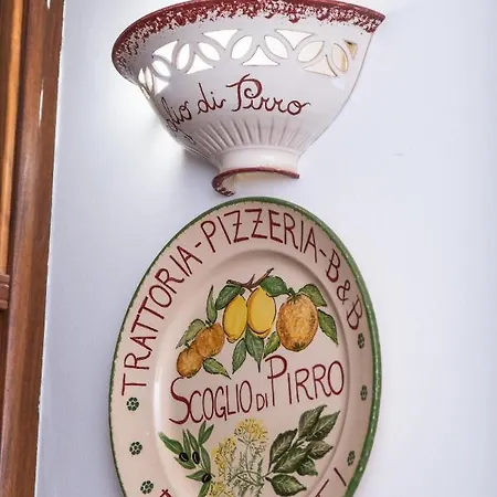 Bed and Breakfast Scoglio Di Pirro 3*