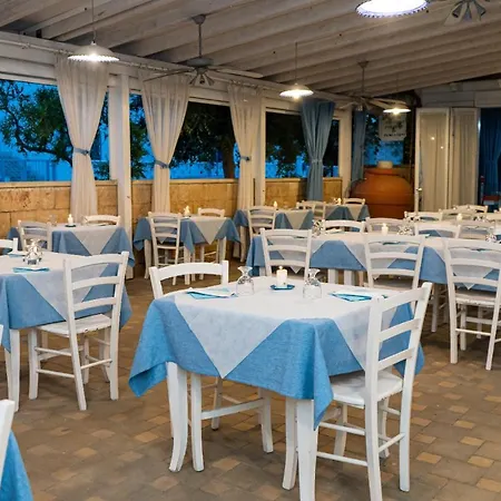 Bed and Breakfast Scoglio Di Pirro 3*