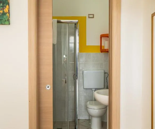 Bed & Breakfast Scoglio Di Pirro 3*